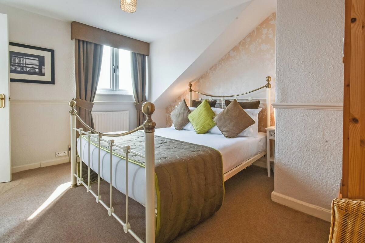 슈피리어 더블룸, 앙스위트 | 고급 침구, 각각 다른 스타일의 인테리어, 암막 커튼, 방음 설비