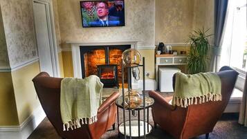 Dobbelt- eller tomannsrom – deluxe, eget bad (Deluxe Superking) | Sengetøy av topp kvalitet, individuelt dekorert og blendingsgardiner