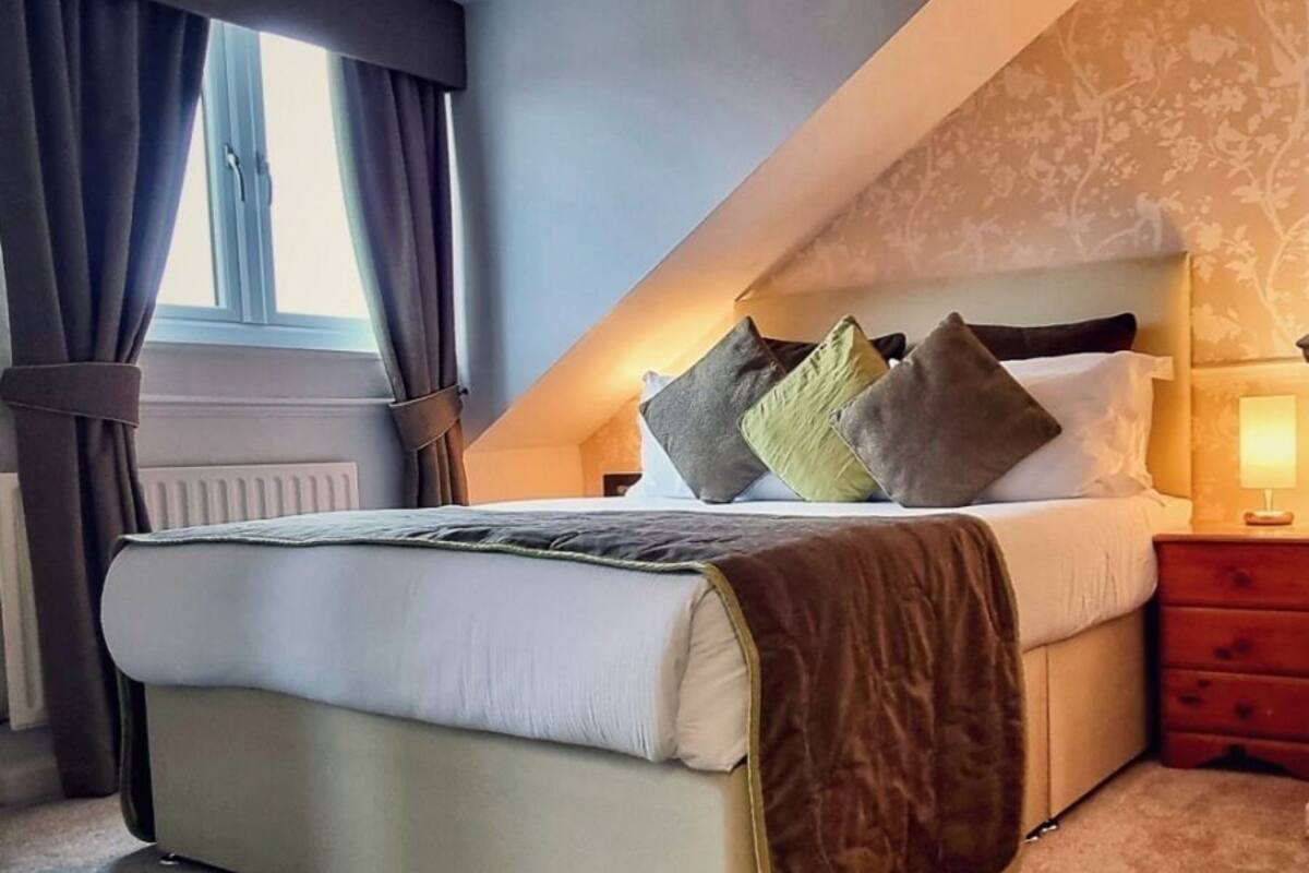 Superior Double Room, Ensuite | Premium bedding, individually decorated, blackout drapes, soundproofing