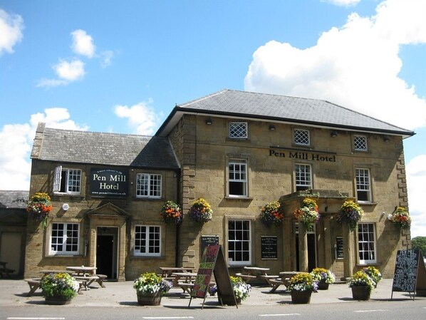Exterior - Pen Mill Hotel (Yeovil)