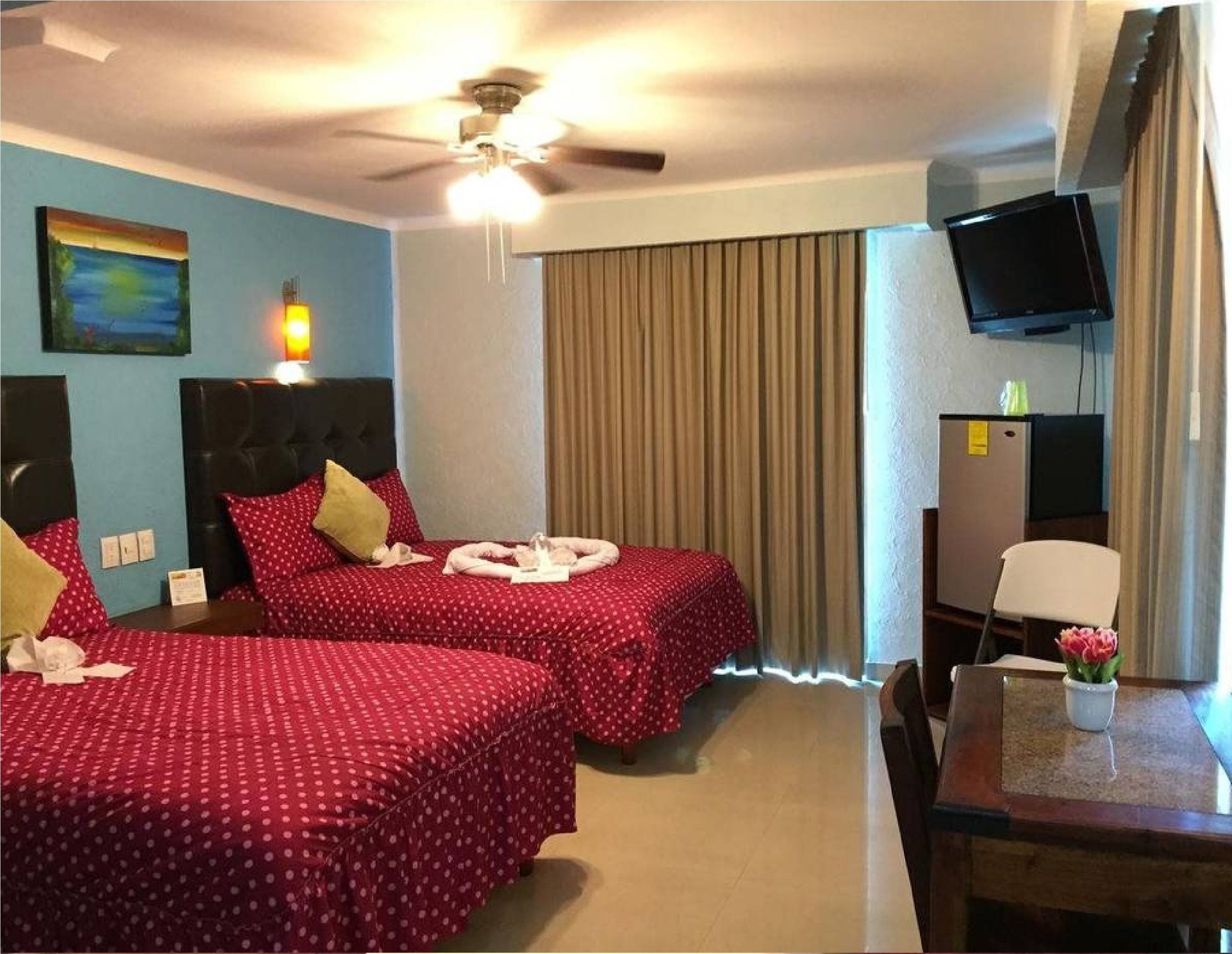 minibar, in-room safe, desk