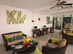 Lobby sitting area - Hotel Isleño (Isla Mujeres)