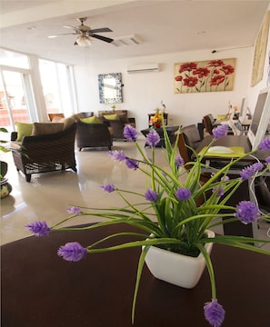 Lobby sitting area - Hotel Isleño (Isla Mujeres)