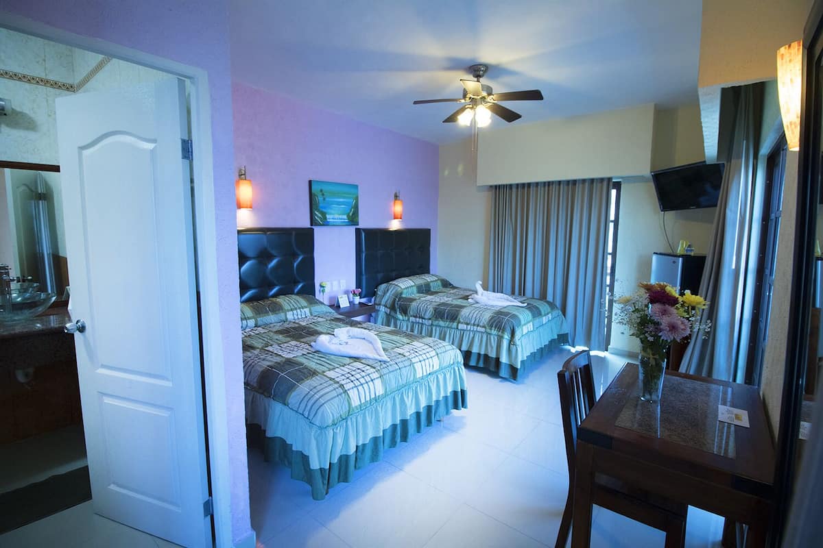 Chambre Double Premium, 2 grands lits, balcon, vue ville
