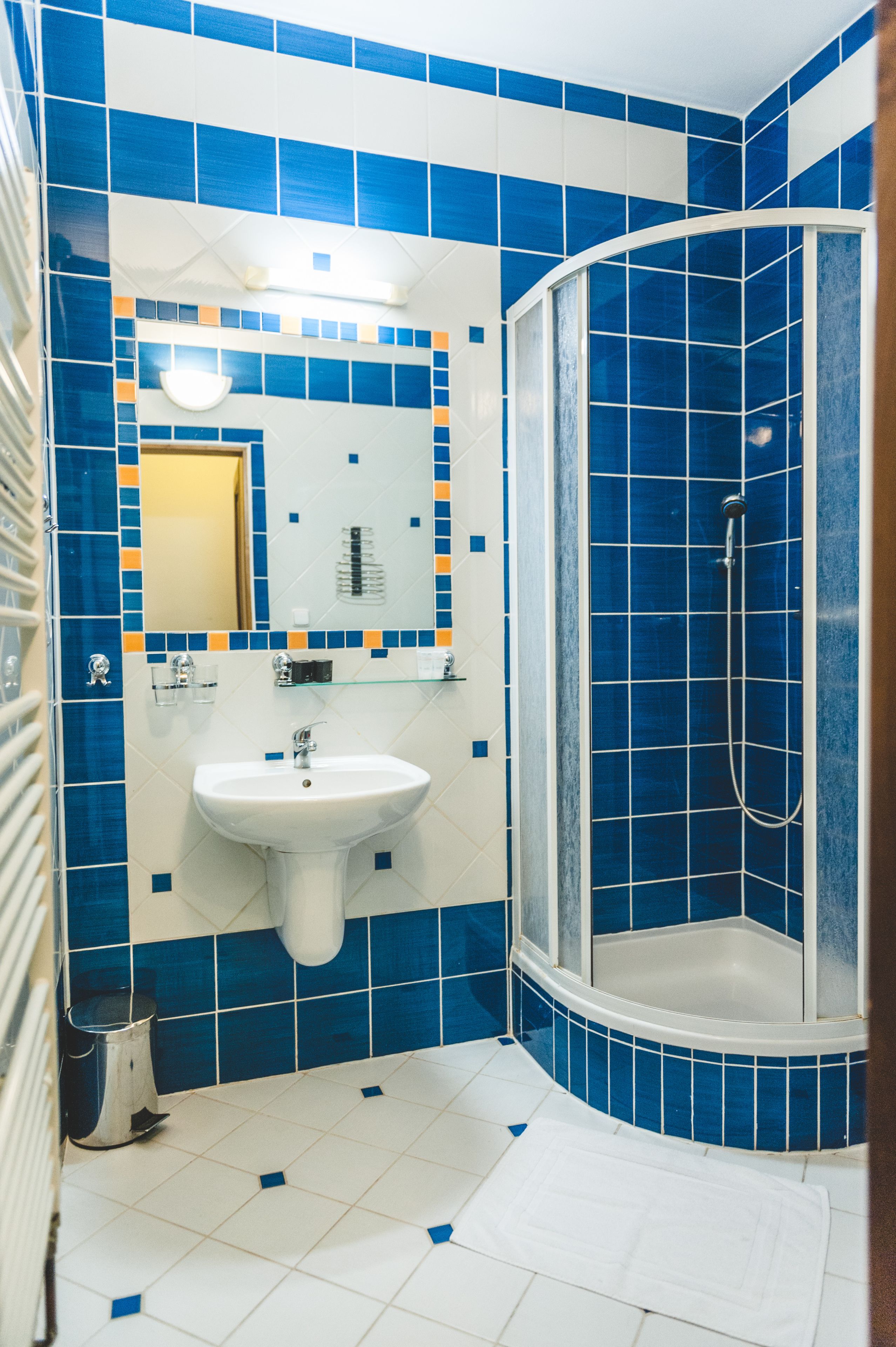 single room | bathroom | shower, free toiletries, hair dryer, towels