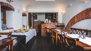 Bao gồm bữa sáng buffet hàng ngày