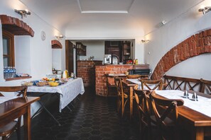 Tägliches inbegriffenes Frühstücksbuffet