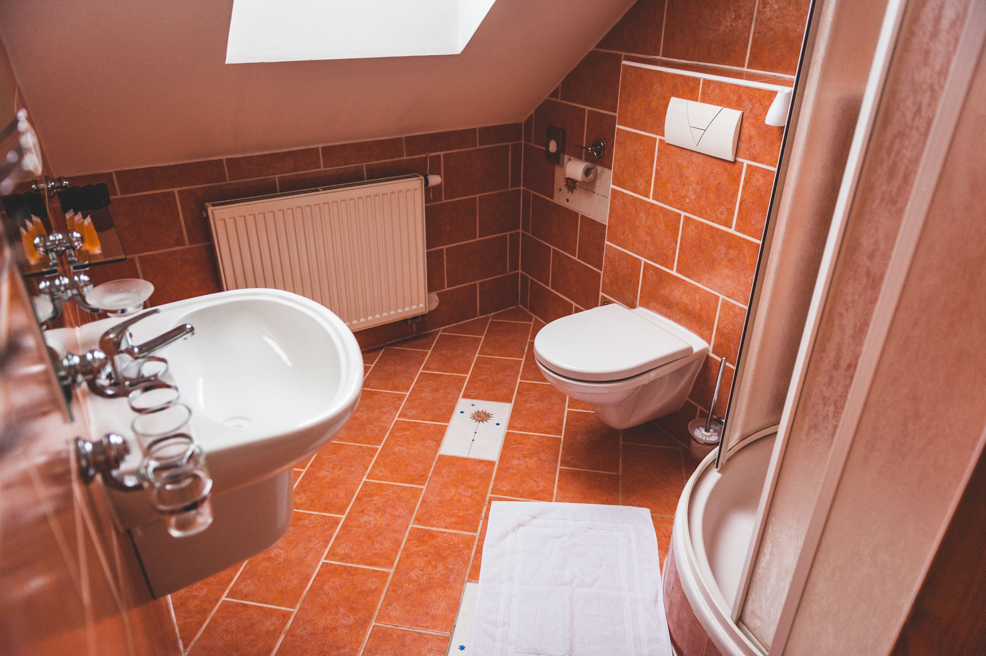 double room | bathroom | shower, free toiletries, hair dryer, towels