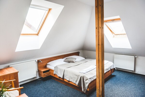 Doppelzimmer | Zimmersafe, Bügeleisen/Bügelbrett, kostenloses WLAN, Bettwäsche