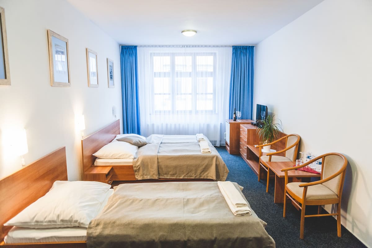 triple room | 1 bedroom, in-room safe, iron/ironing board, free wifi