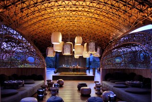 منصة إجراءات تسجيل الوصول/المغادرة