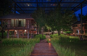 2 restaurantes, café da manhã, culinária internacional