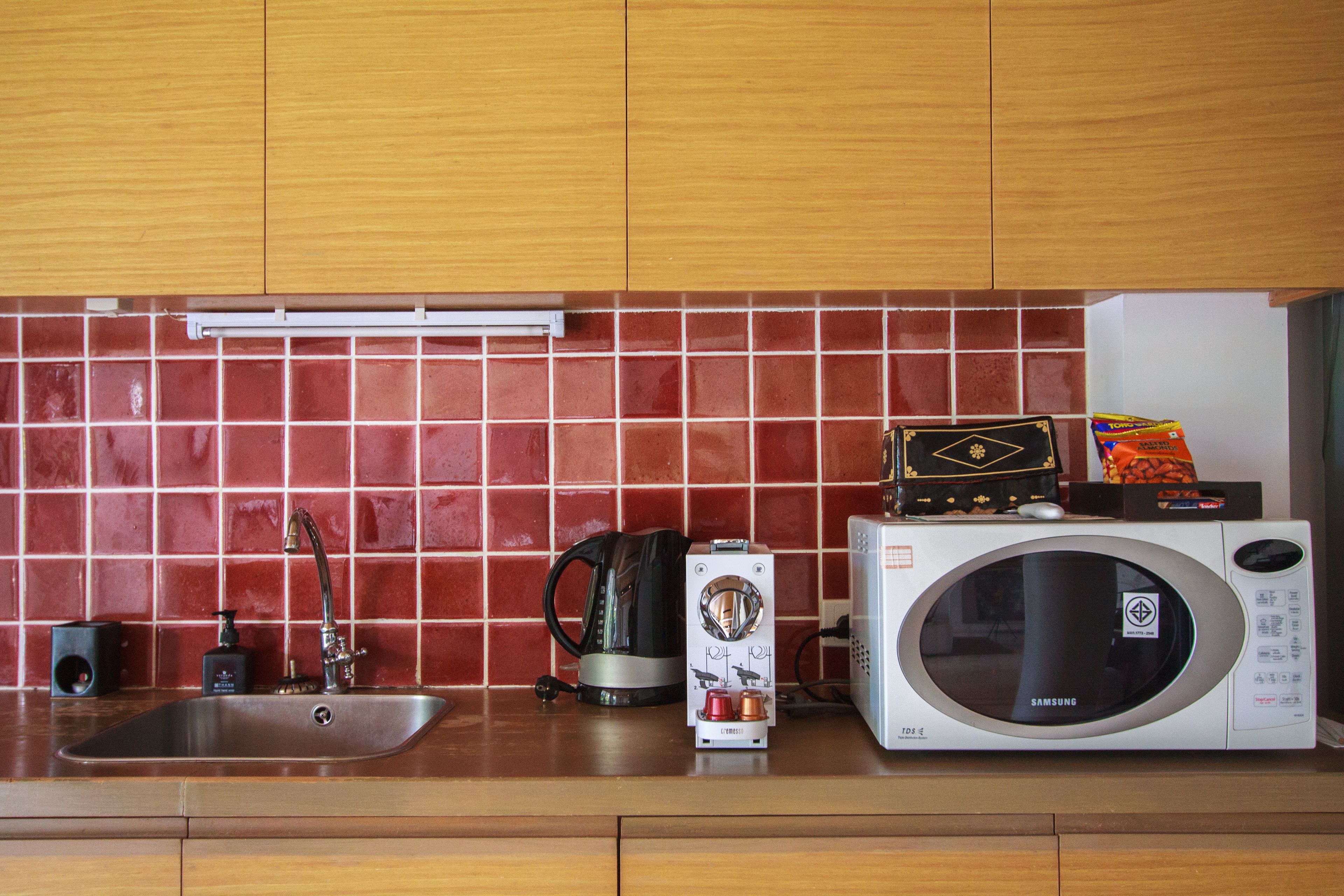 microwave, coffee/tea maker, paper towels