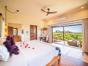 Bungalow, 1 cama de matrimonio grande, vistas a la playa (King) | Minibar con artículos gratuitos y caja fuerte