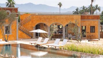 Free minibar, in-room safe, laptop workspace, iron/ironing board