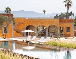 Free minibar, in-room safe, laptop workspace, iron/ironing board - Villa Santa Cruz (Todos Santos)