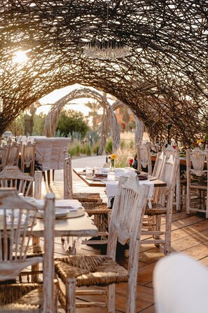 2 restaurants; ze serveren er ontbijt, lunch, diner en brunch 