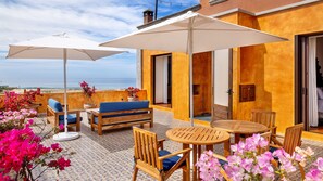 Free minibar, in-room safe, laptop workspace, iron/ironing board - Villa Santa Cruz (Todos Santos)