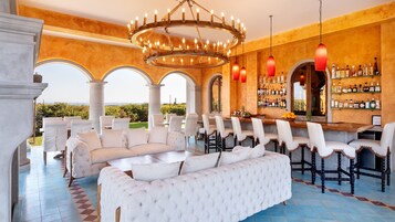 2 restaurants, lunch, dinner served; Fusion cuisine