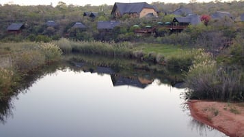 Vista frontal de la propiedad