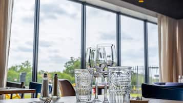 Serveert lunch en diner, Franse gerechten