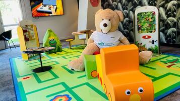 Área de juegos infantiles techada