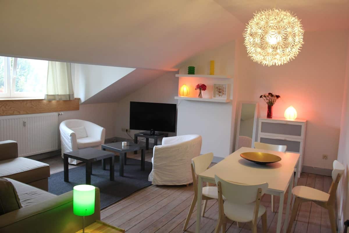 Appartement, 1 slaapkamer | Woonruimte | Televisie