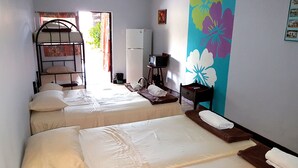 Quintuple Room  | Desk, cribs (free), WiFi (free), bed sheets - Apartamentos Cecil Paradise (Willemstad)
