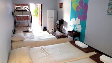 Quintuple Room  | Desk, free cribs/infant beds, free WiFi, bed sheets