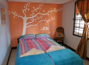 Desk, free cribs/infant beds, free WiFi, bed sheets - Apartamentos Cecil Paradise (Willemstad)