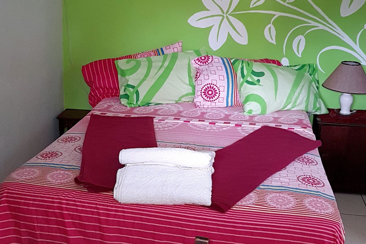 Studio Room with Private Kitchen | Desk, cribs (free), WiFi (free), bed sheets