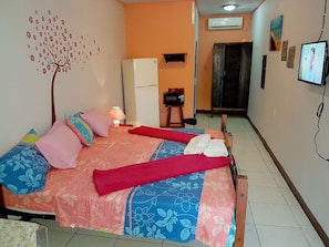 Double Room | Desk, free cribs/infant beds, free WiFi, bed sheets