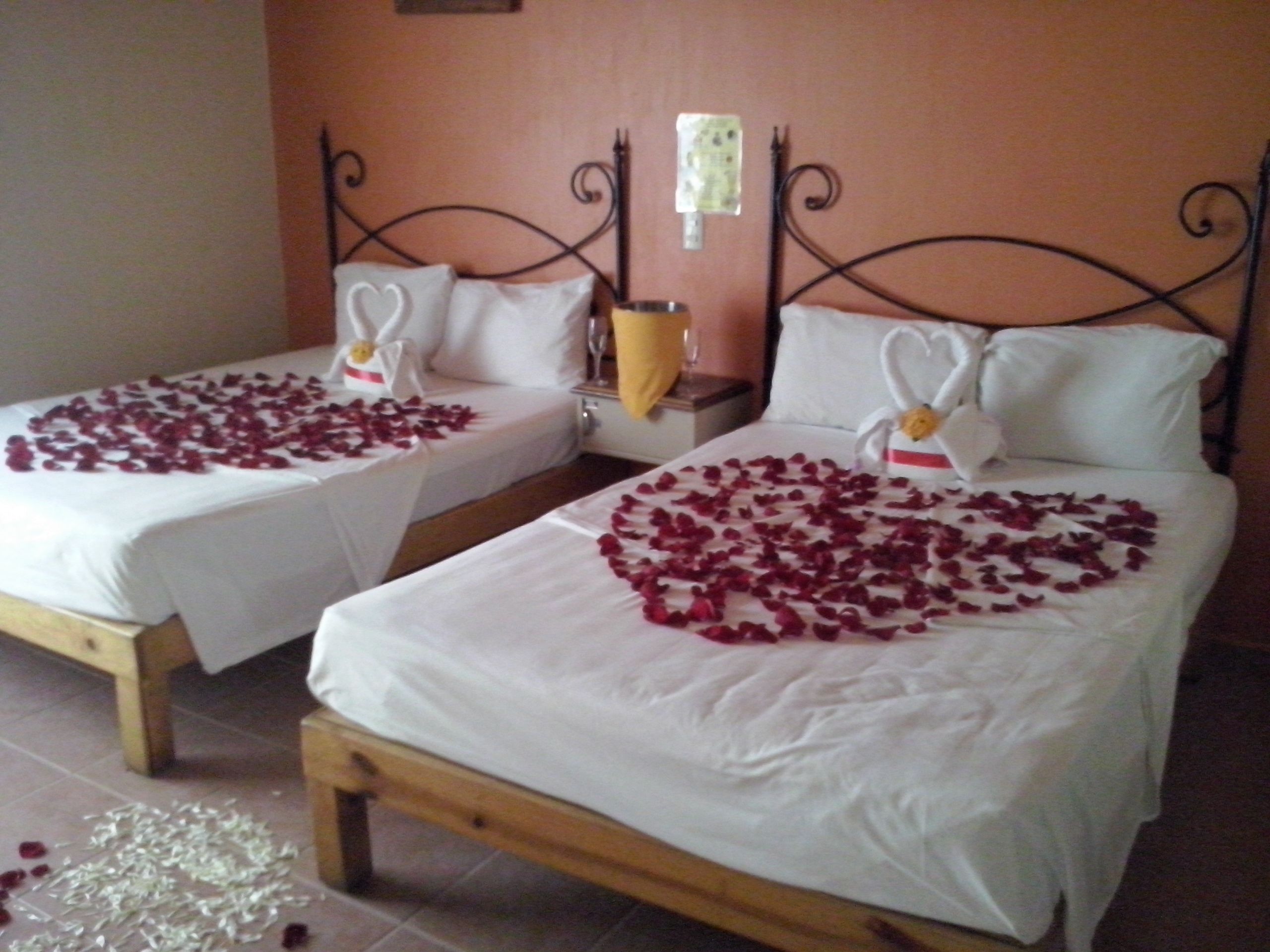 Minibar, in-room safe