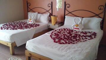 Minibar, in-room safe