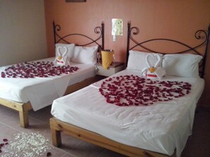 Minibar, in-room safe