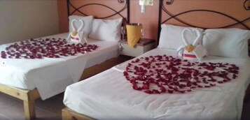 Standard Room | Minibar, in-room safe