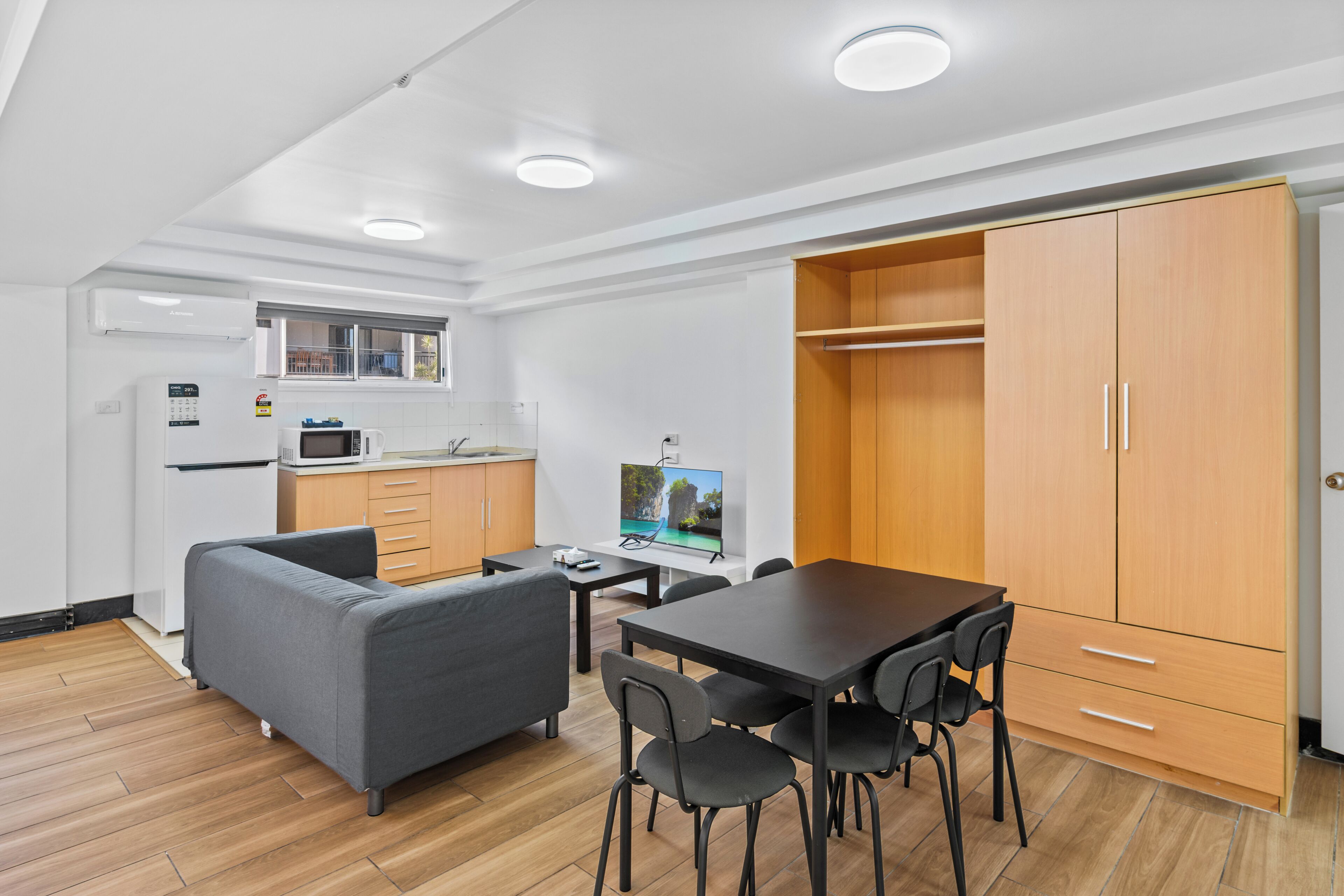 Studiolejlighed - ikke-ryger - terrasse | Opholdsområde | 32-tommers LCD-tv med digitale kanaler