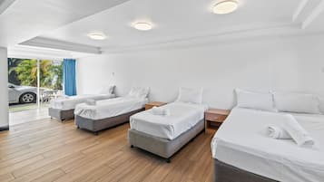 Estudio, no fumadores, terraza | Escritorio y espacio para trabajar con un portátil
