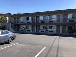 تفاصيل الفندق من الخارج