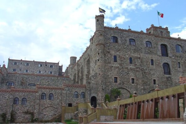 Vista frontal de la propiedad