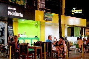 Tempat makan outdoor