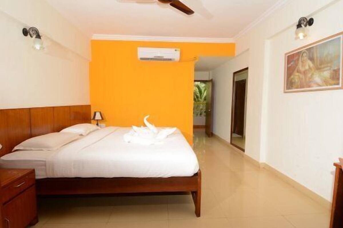 Deluxe Room | Iron/ironing board, free WiFi