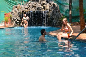 Kolam renang outdoor