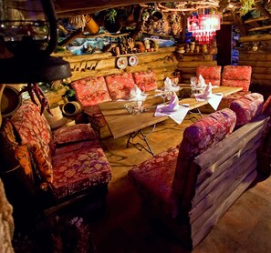 Breakfast, lunch, dinner served; al fresco dining