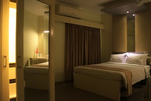 1 bedroom, in-room safe, desk, free WiFi