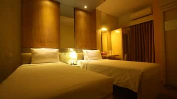 Deluxe Twin Room | In-room safe, desk, free WiFi, bed sheets