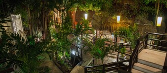 Blue Parrot 5th Avenue