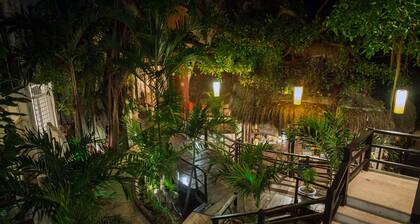 Blue Parrot 5th Avenue