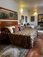 Decoración personalizada, muebles diferentes y escritorio 