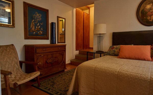 Romantic Room | Individually decorated, individually furnished, desk, iron/ironing board